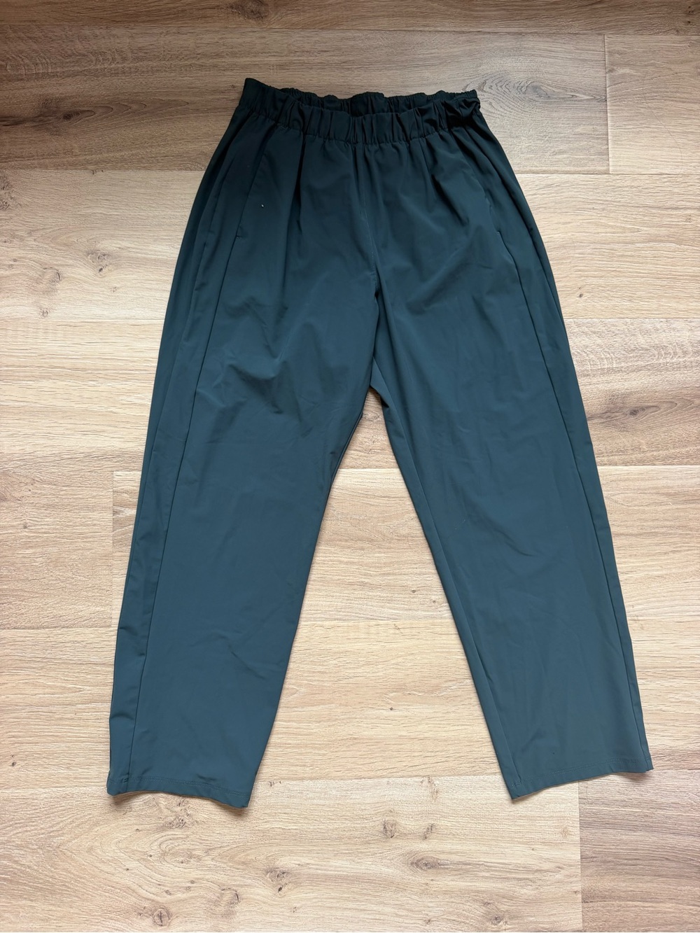 Vuori Dark Green Elastic-Waist Tapered Chinos/joggers